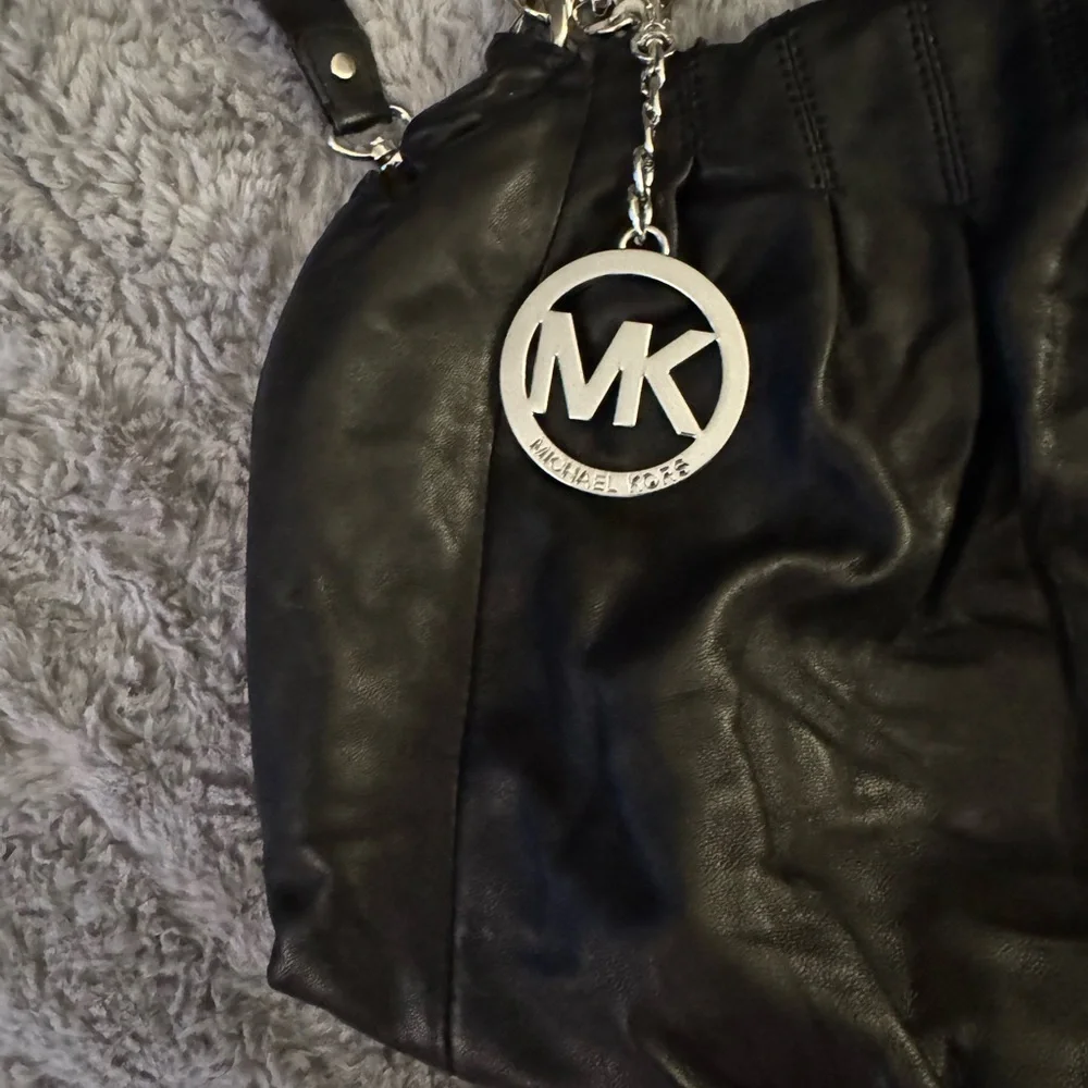 MICHAEL KORS Erin Leather Hobo Bag